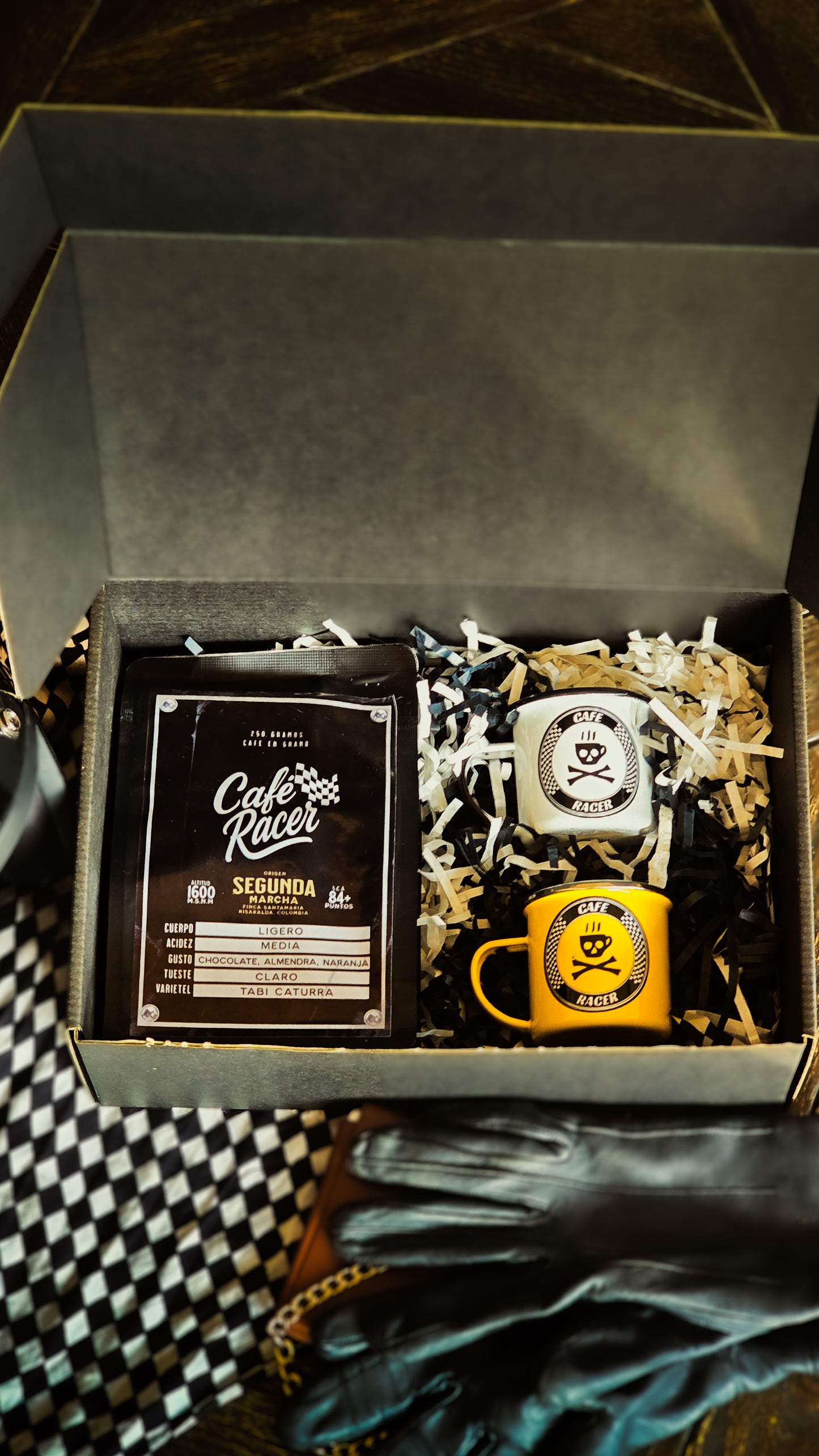 DOBLE ARRANQUE - 250gr café en grano + 2 Cafe Racer Cup